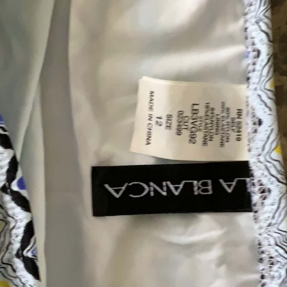 La Blanca blue zig zag swim skirt NWT has liner - Picture 4 of 4
